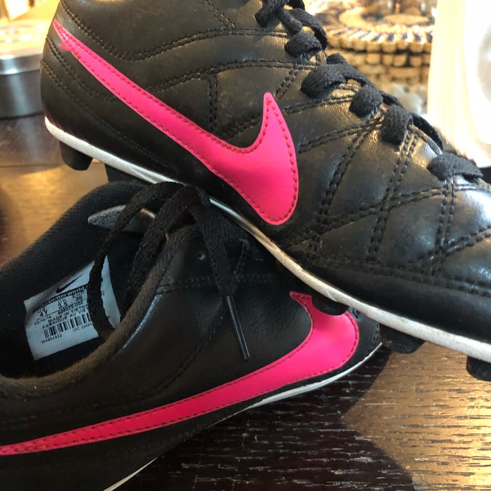 Nike soccer cleats- Size 4Y for girls